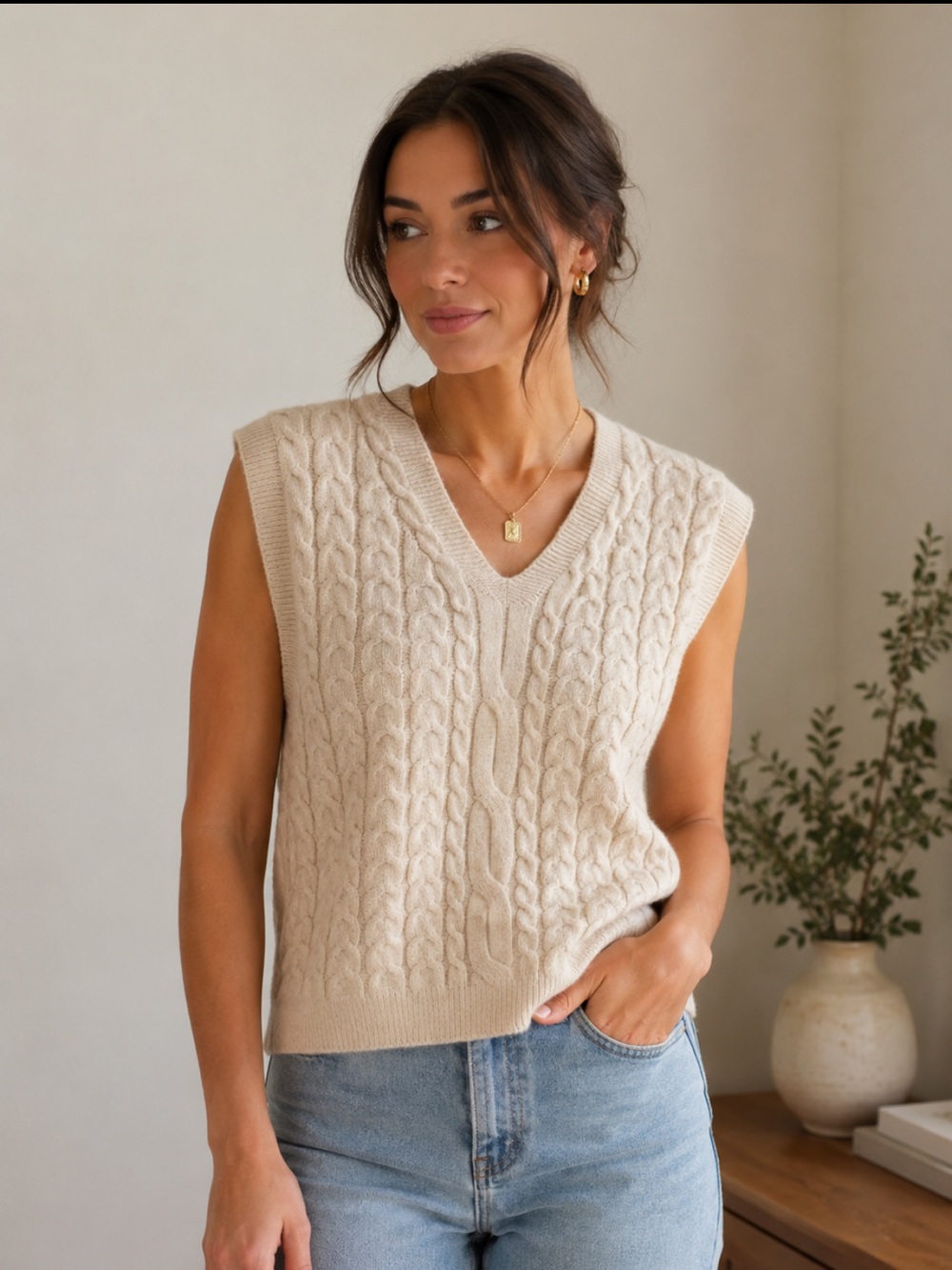 Women’s Cable Knit V-Neck Sweater Vest in Cream